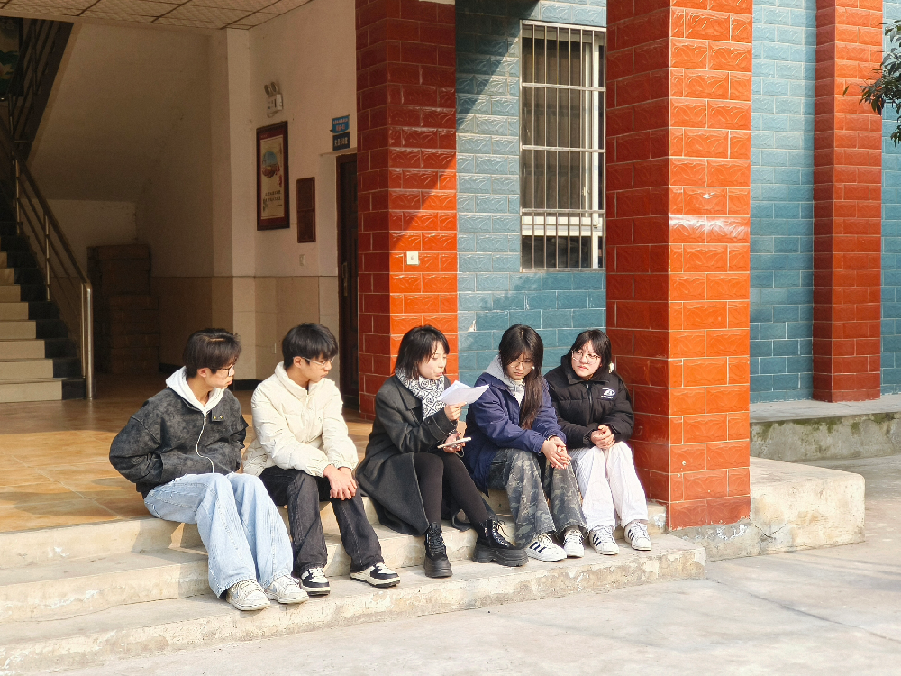 春雷惊梦启新程，青春读书正当时