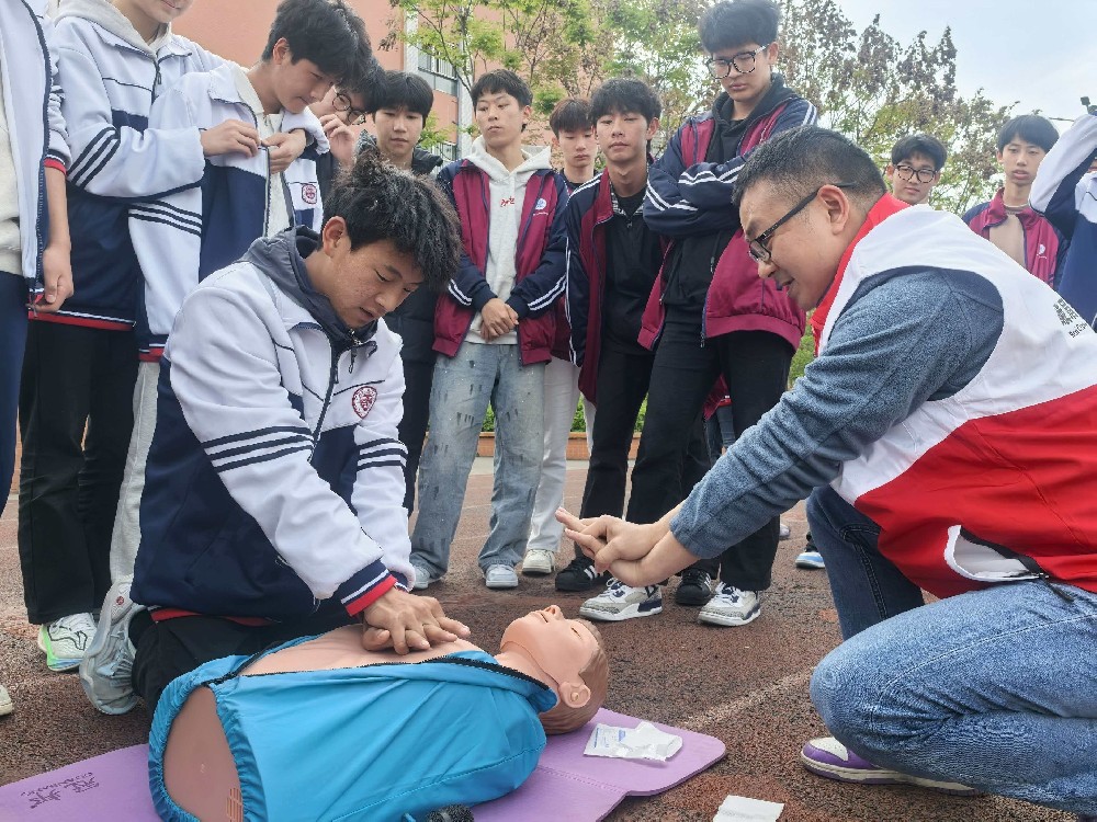 急救知识进校园 守护生命伴成长